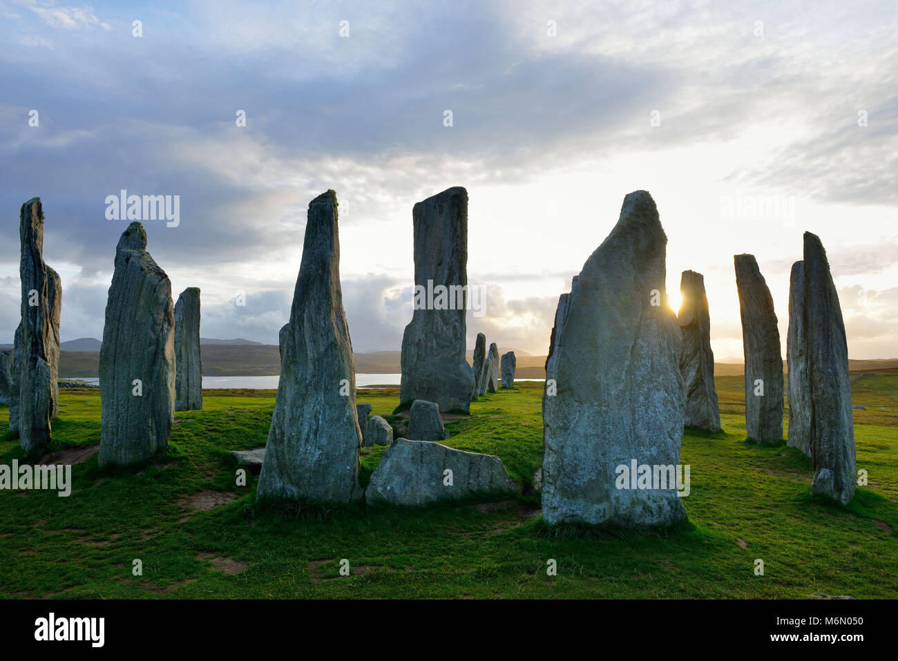 Regno Unito, Scozia, Ebridi Esterne, Lewis e Harris, isola di Lewis. Callanish Standing pietre. Cerchio di pietra (3.000 BC) Foto Stock