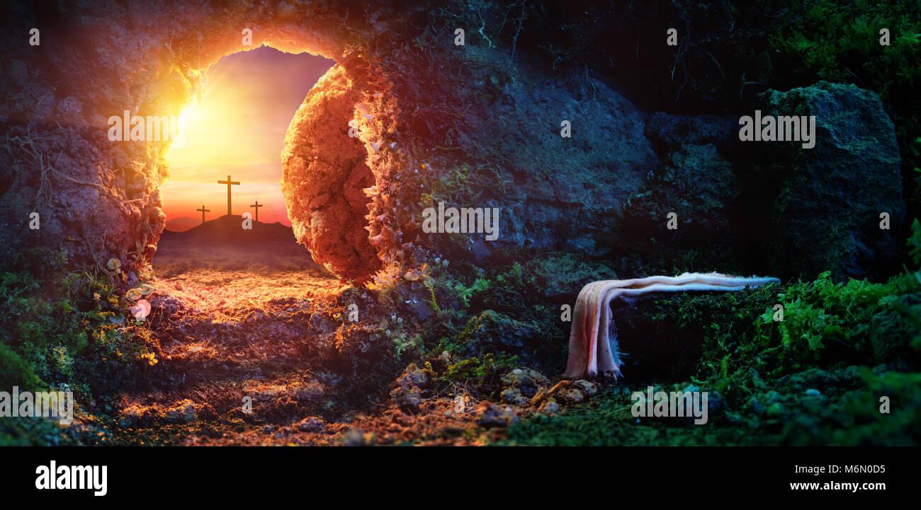 Crocifissione di Sunrise - Tomba vuota con la Sindone - La risurrezione di Gesù Cristo Foto Stock