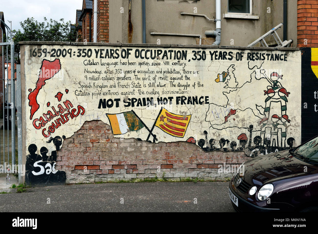 Irlanda del Nord, Belfast, murales nel quartiere cattolico Foto Stock