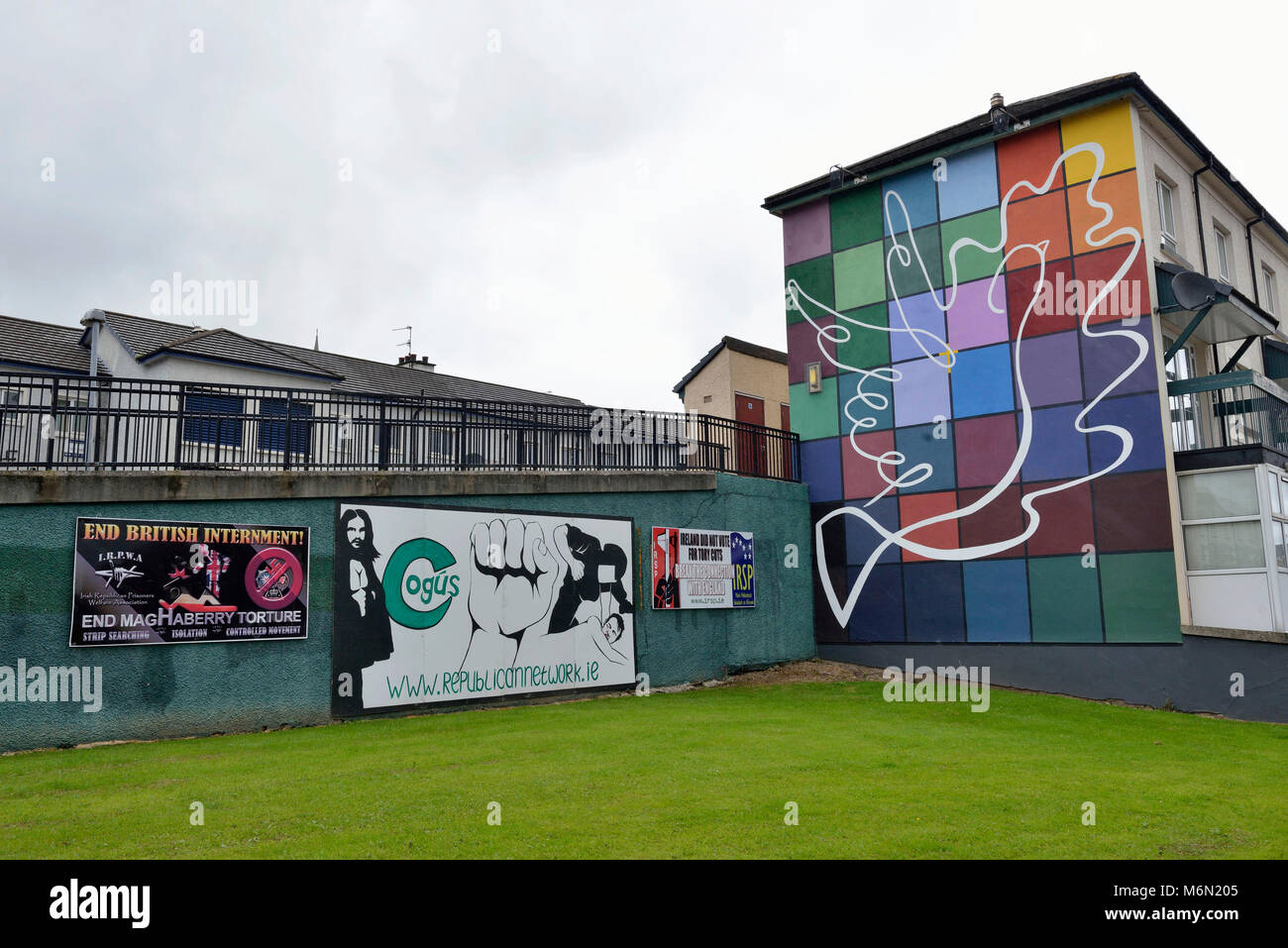 Irlanda del Nord, Derry (Londonderry), murales nel quartiere cattolico di Bogside Foto Stock