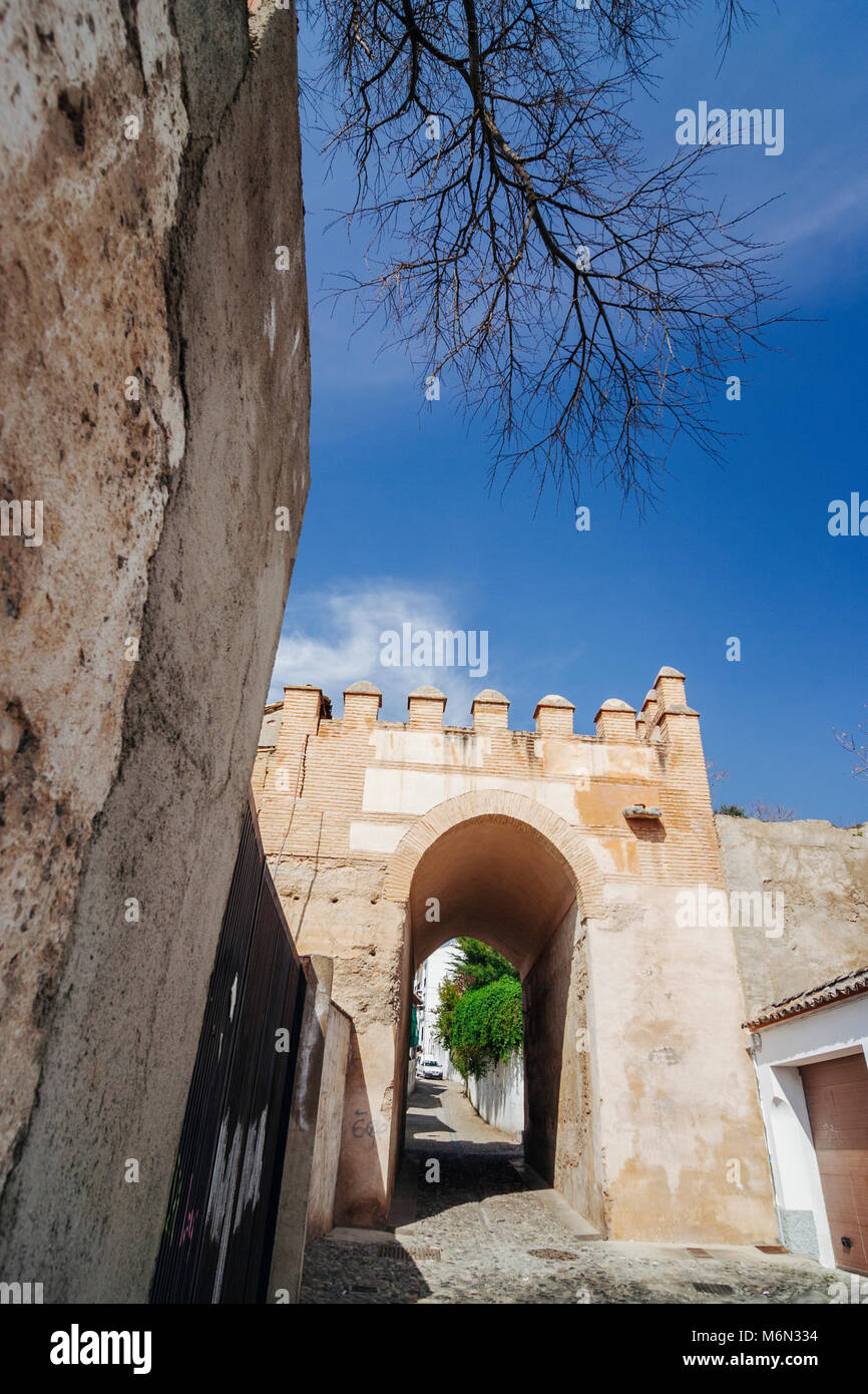 XIV secolo Puerta - Gate - de Fajalauza, (Fayy Bab al-Lawza) che danno accesso alla parte più alta dell'Unesco elencati Albaicin città vecchia di Granada, e Foto Stock