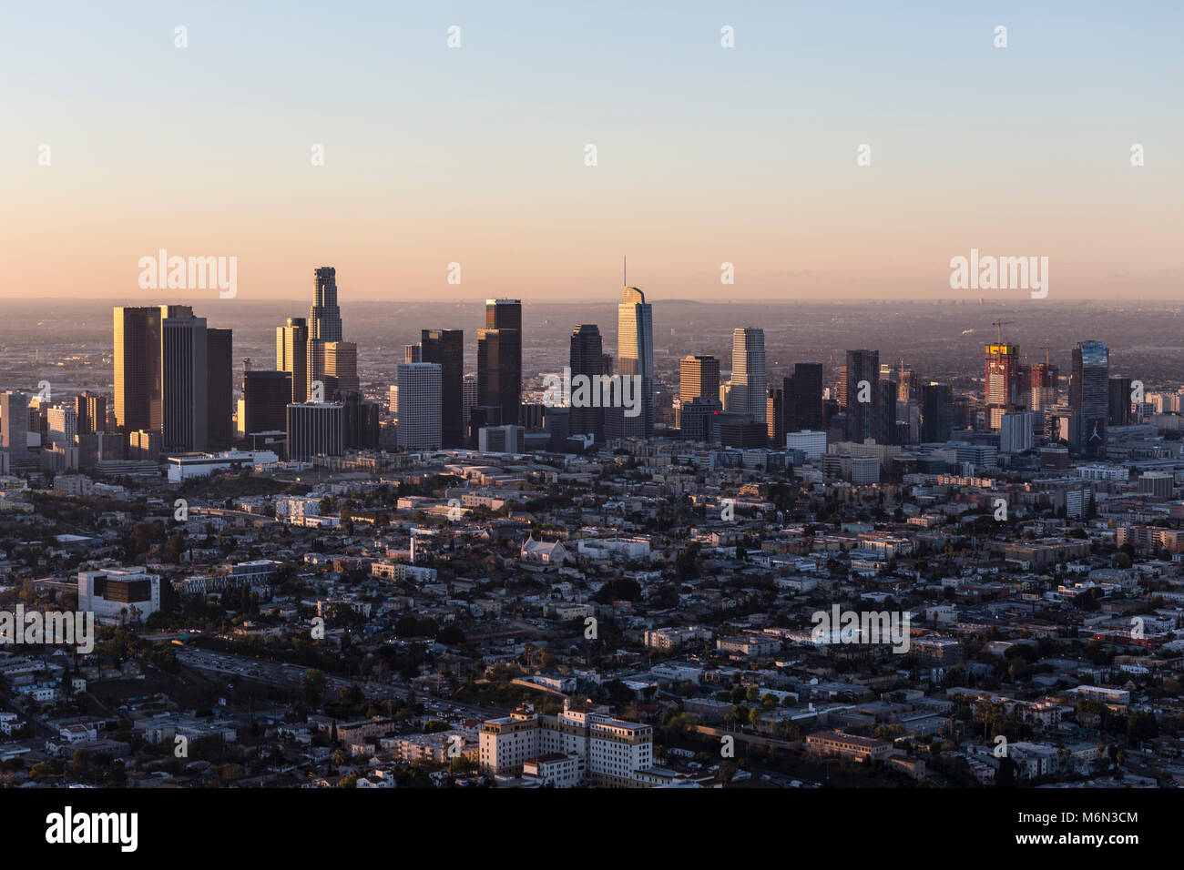 Los Angeles, California, Stati Uniti d'America - 20 Febbraio 2018: la mattina presto vista aerea del centro di Los Angeles cityscape urban skyline. Foto Stock