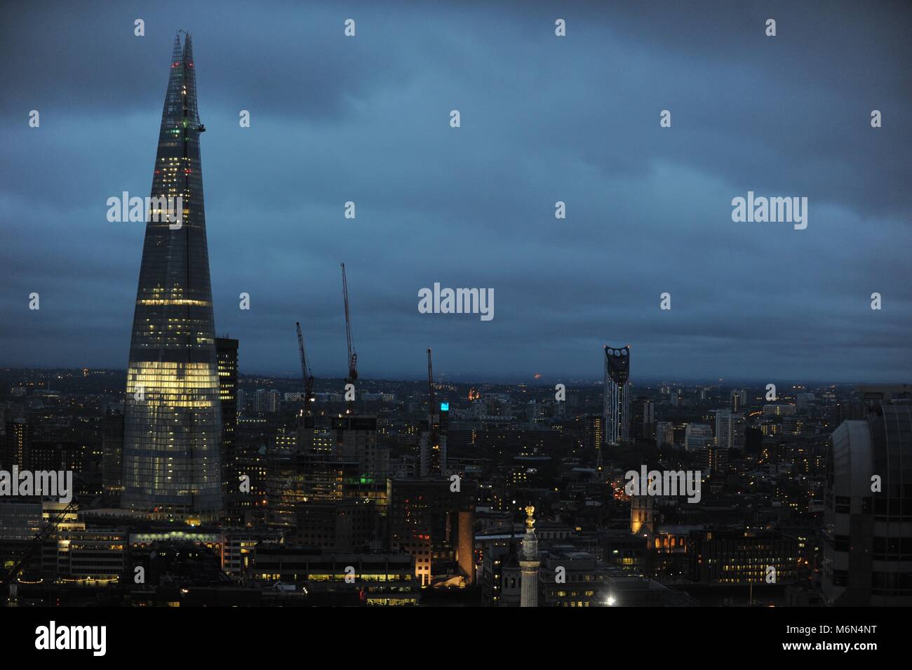 Londra il cielo di raschiatori e dello skyline di modifica Foto Stock