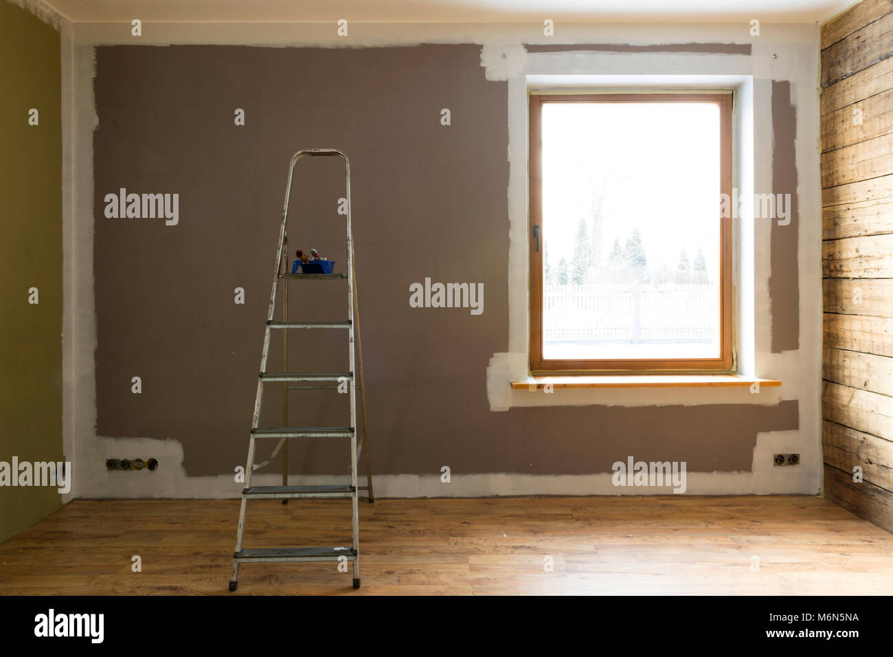 Set di attrezzi per la verniciatura di parete di casa Foto Stock