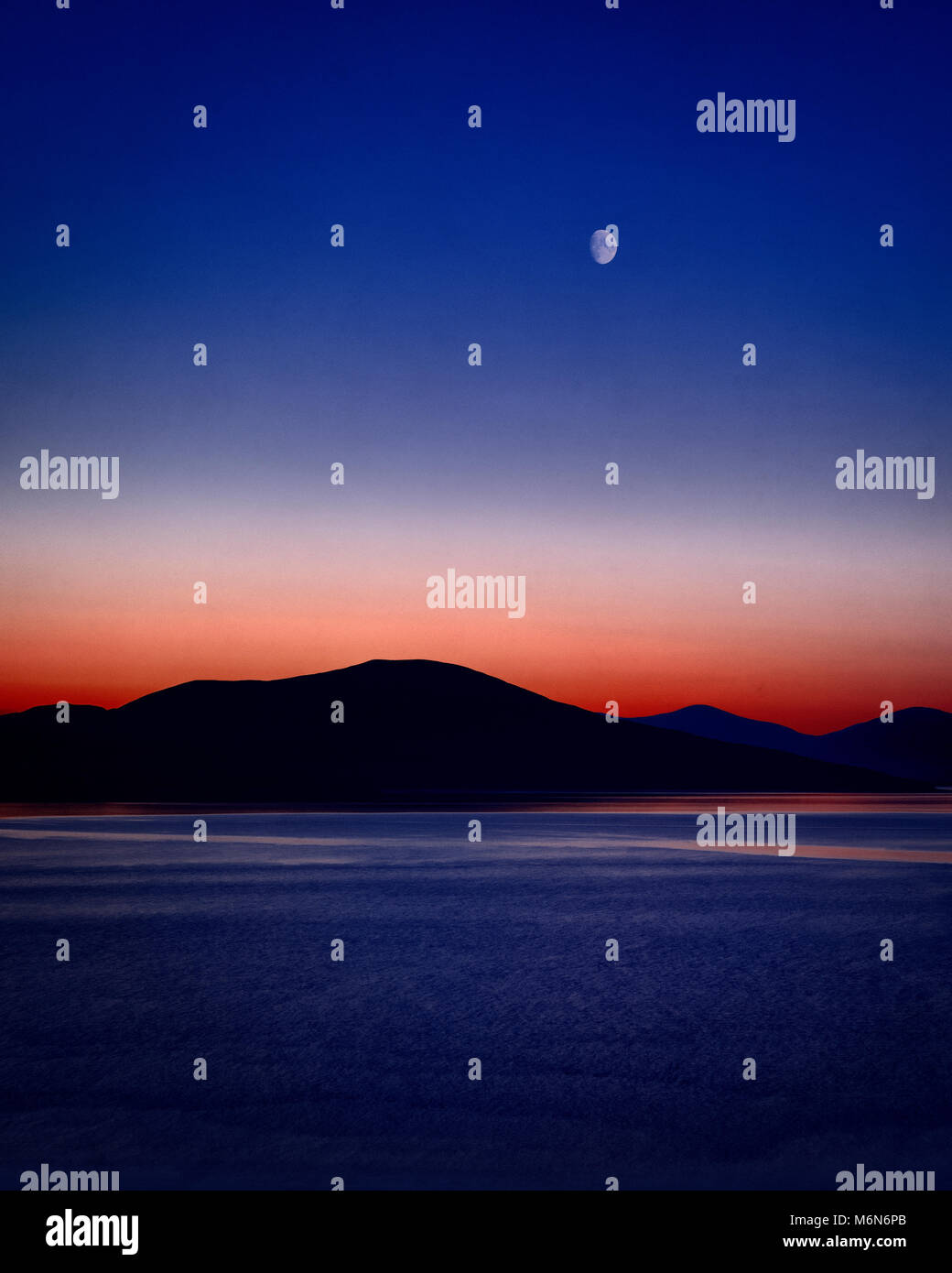 Arte digitale: la baia (suono di Taransay visto da Isle of Harris, Scozia) Foto Stock