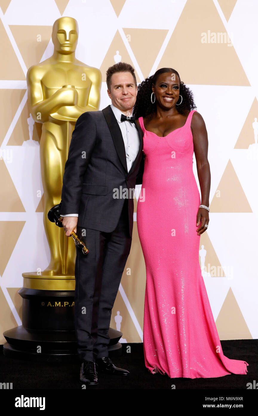 Sam Rockwell, vincitore del premio per il migliore attore in un ruolo di supporto', e Viola Davis pone in sala stampa al novantesimo annuale di Academy Awards di Hollywood & Highland Center su Marzo 4, 2018 in Hollywood, la California. Foto Stock