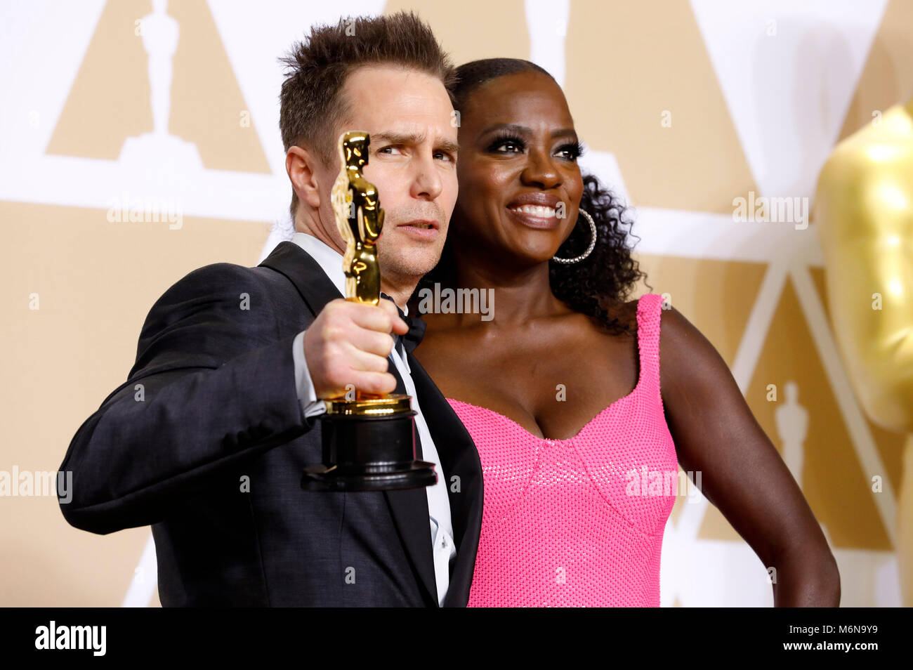 Sam Rockwell, vincitore del premio per il migliore attore in un ruolo di supporto', e Viola Davis pone in sala stampa al novantesimo annuale di Academy Awards di Hollywood & Highland Center su Marzo 4, 2018 in Hollywood, la California. Foto Stock