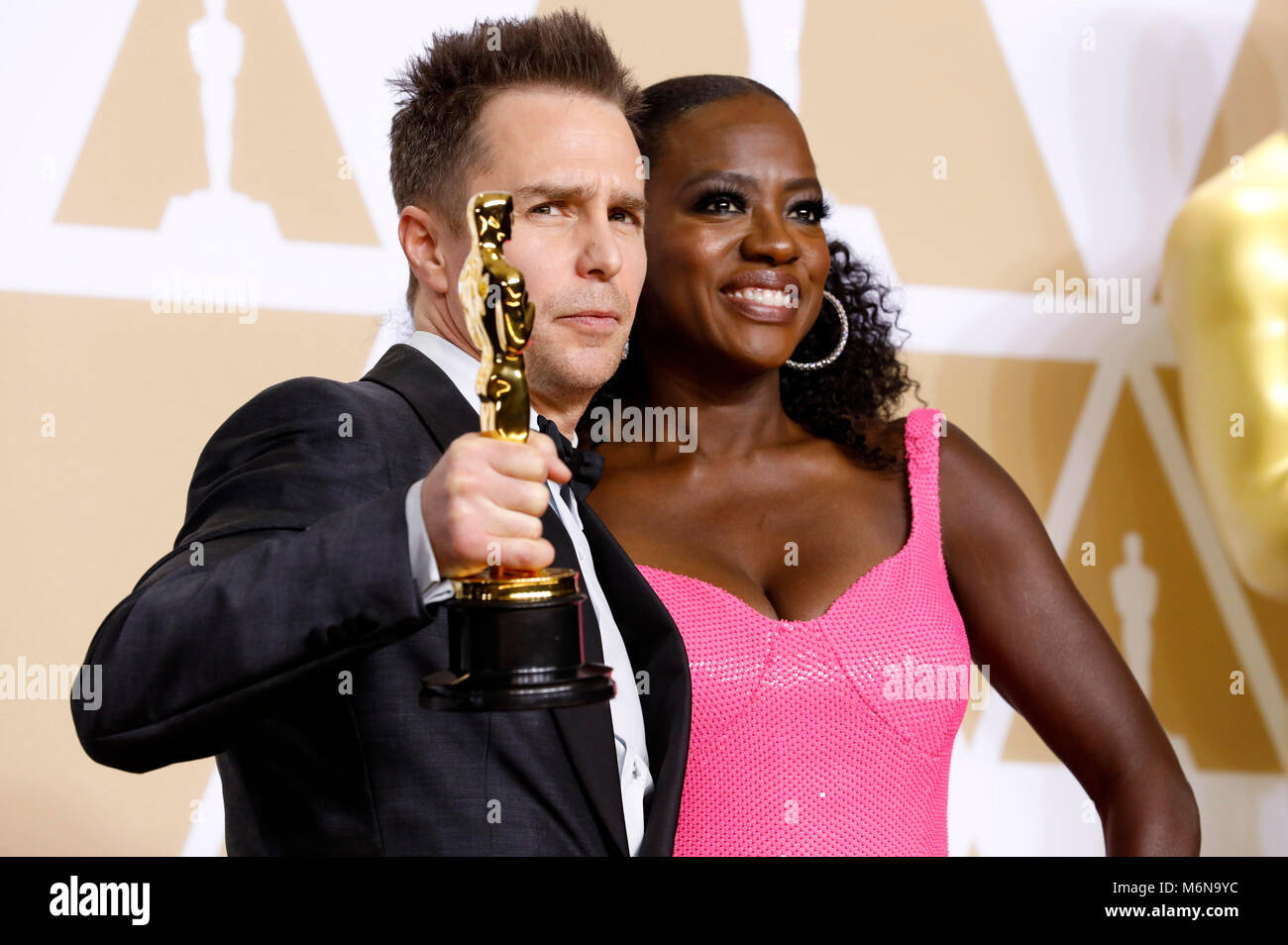 Sam Rockwell, vincitore del premio per il migliore attore in un ruolo di supporto', e Viola Davis pone in sala stampa al novantesimo annuale di Academy Awards di Hollywood & Highland Center su Marzo 4, 2018 in Hollywood, la California. Foto Stock