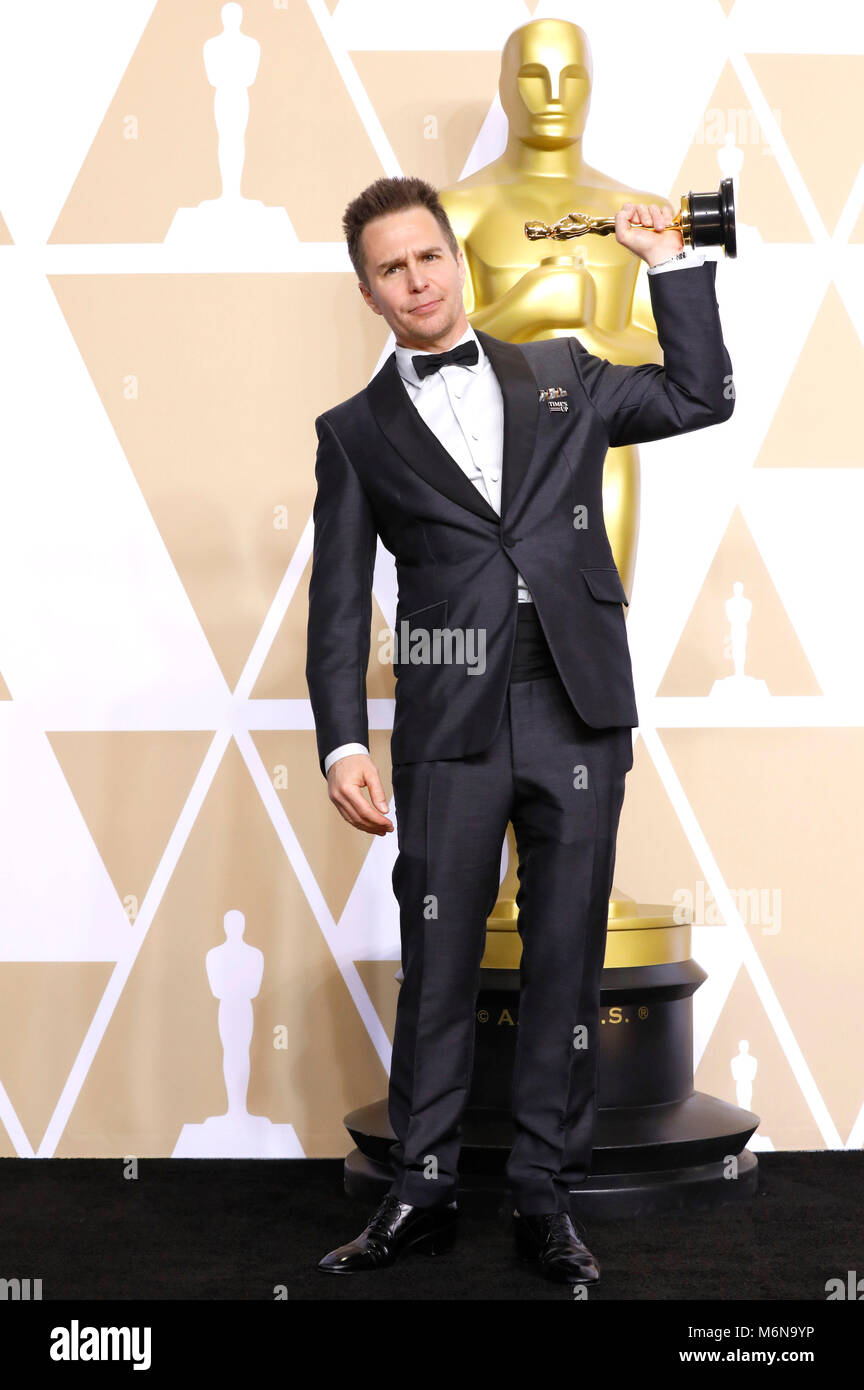 Sam Rockwell, vincitore del premio per il migliore attore in un ruolo di sostegno", pone in sala stampa al novantesimo annuale di Academy Awards di Hollywood & Highland Center su Marzo 4, 2018 in Hollywood, la California. Foto Stock