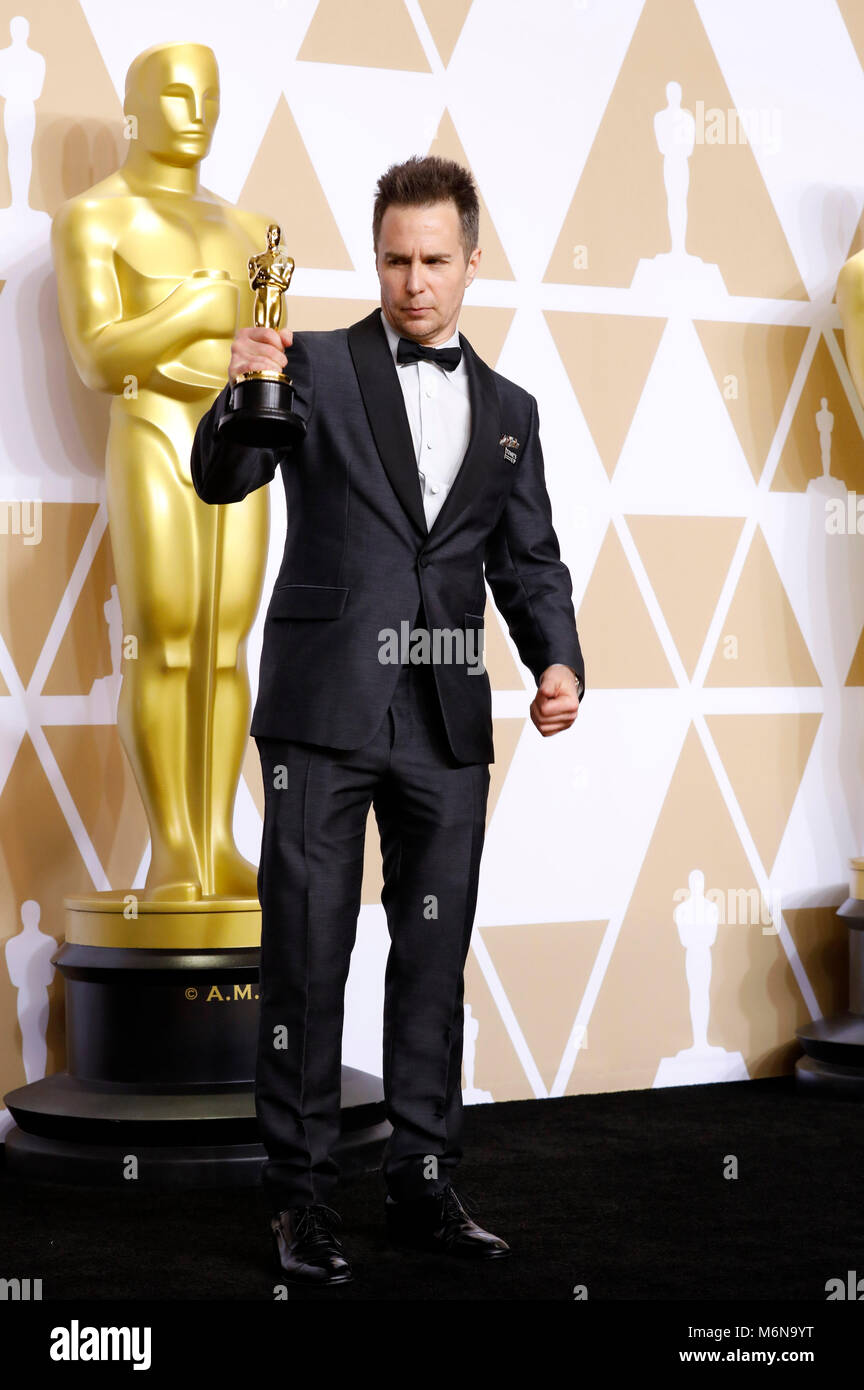 Sam Rockwell, vincitore del premio per il migliore attore in un ruolo di sostegno", pone in sala stampa al novantesimo annuale di Academy Awards di Hollywood & Highland Center su Marzo 4, 2018 in Hollywood, la California. Foto Stock