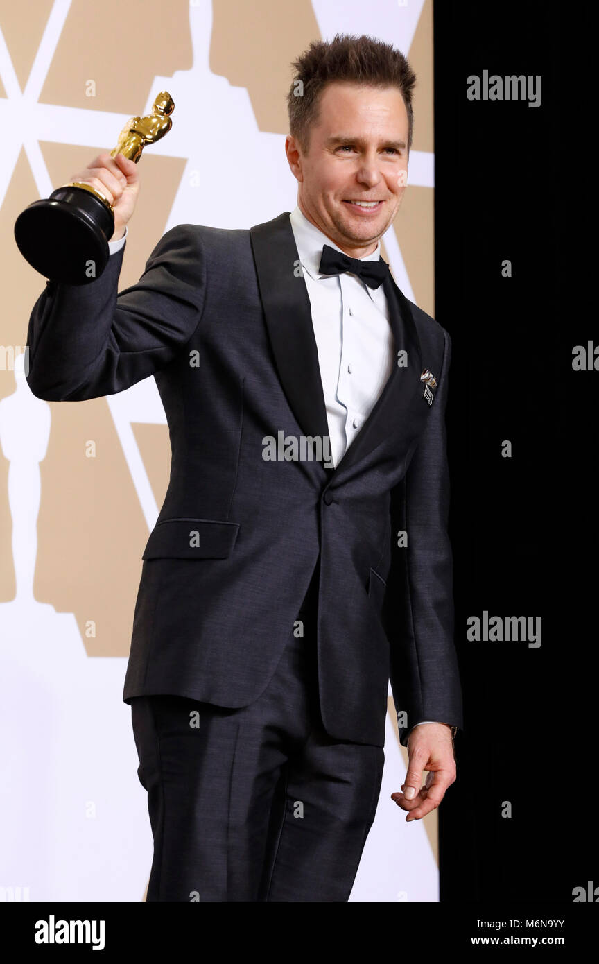 Sam Rockwell, vincitore del premio per il migliore attore in un ruolo di sostegno", pone in sala stampa al novantesimo annuale di Academy Awards di Hollywood & Highland Center su Marzo 4, 2018 in Hollywood, la California. Foto Stock