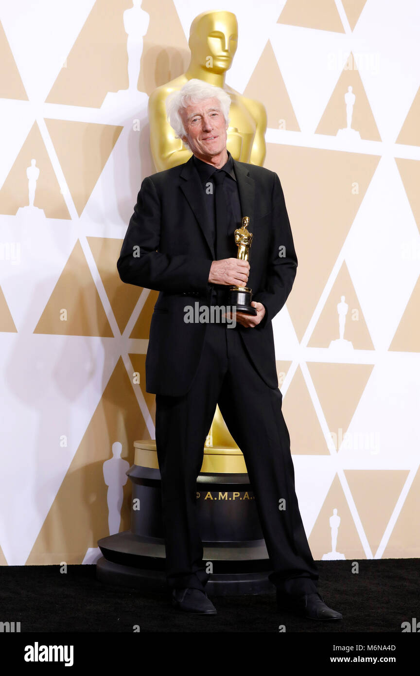Roger Deakins, vincitore del premio per la migliore cinematografia', pone in sala stampa al novantesimo annuale di Academy Awards di Hollywood & Highland Center su Marzo 4, 2018 in Hollywood, la California. Foto Stock