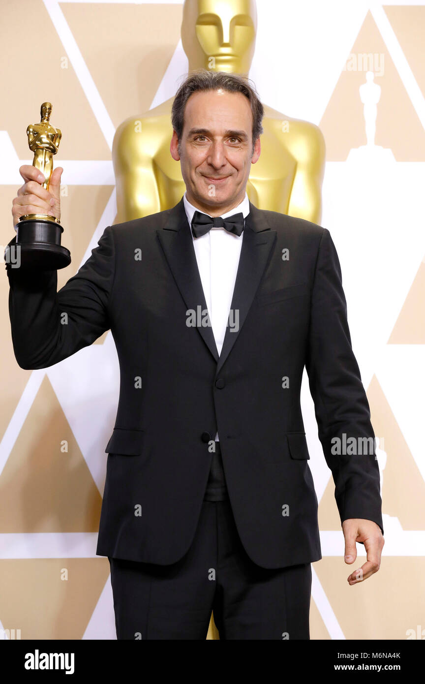 Alexandre Desplat, vincitore del premio per la migliore musica originale", pone in sala stampa al novantesimo annuale di Academy Awards di Hollywood & Highland Center su Marzo 4, 2018 in Hollywood, la California. Foto Stock