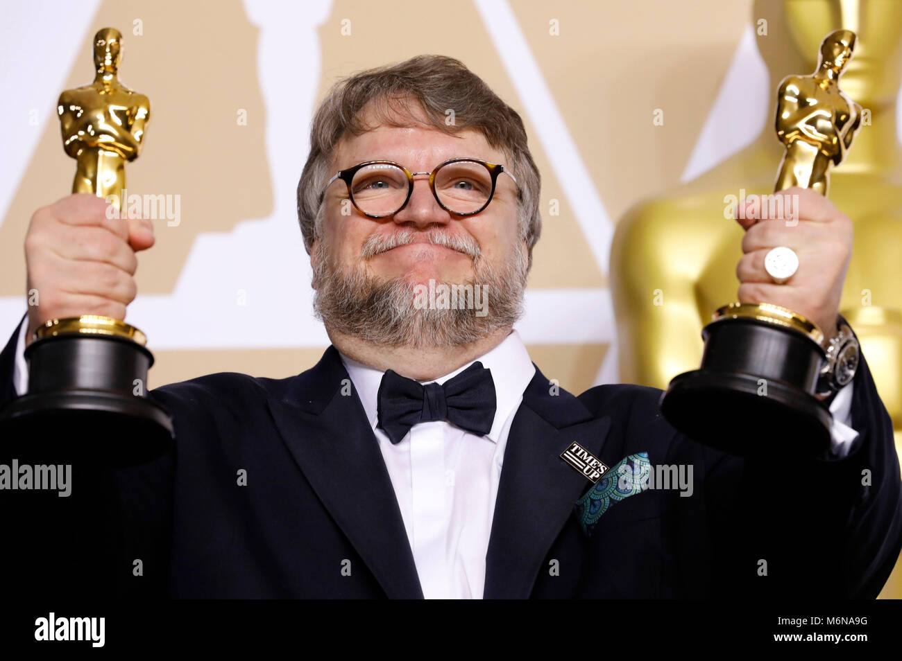 Guillermo del Toro, vincitore del premio per il "Miglior Regista e migliore immagine', pone in sala stampa al novantesimo annuale di Academy Awards di Hollywood & Highland Center su Marzo 4, 2018 in Hollywood, la California. Foto Stock