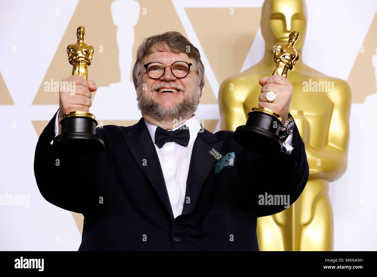 Guillermo del Toro, vincitore del premio per il "Miglior Regista e migliore immagine', pone in sala stampa al novantesimo annuale di Academy Awards di Hollywood & Highland Center su Marzo 4, 2018 in Hollywood, la California. Foto Stock