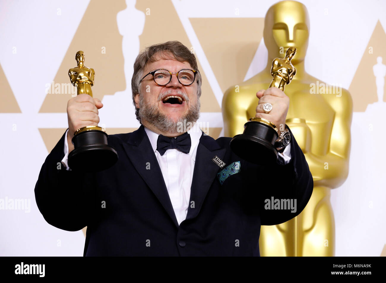 Guillermo del Toro, vincitore del premio per il "Miglior Regista e migliore immagine', pone in sala stampa al novantesimo annuale di Academy Awards di Hollywood & Highland Center su Marzo 4, 2018 in Hollywood, la California. Foto Stock