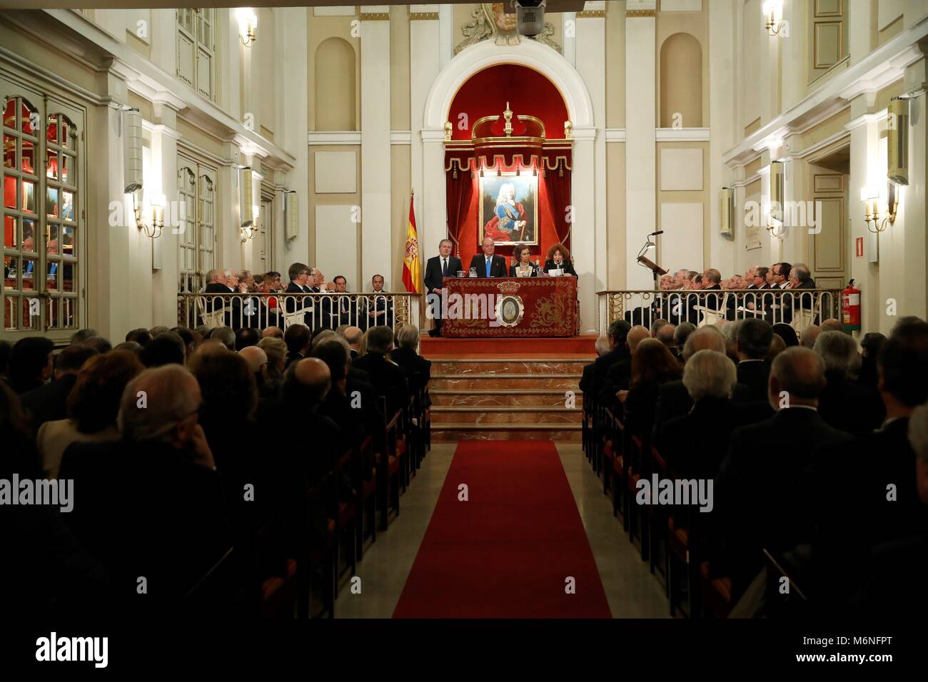 Re Juan Carlos e Sofia insieme con il Ministro della pubblica istruzione e portavoce del governo, Íñigo Méndez de Vigo (MI), e il direttore della Reale Accademia di Storia, Mª del Carmen Iglesias Cano (d), durante la cerimonia accademica con il che la Royal Academy di storia rende omaggio a Don Juan Carlos in occasione del suo ottantesimo anniversario, che si è svolta il 5 gennaio il lunedì 05 marzo 2018. Credito: Gtres Información más Comuniación on line, S.L./Alamy Live News Foto Stock Re Juan Carlos e Sofia insieme con il Ministro della pubblica istruzione e portavoce del governo, Íñigo Méndez de Vigo (MI), e il direttore della Reale Accademia di Storia, Mª del Carmen Iglesias Cano (d), durante la cerimonia accademica con il che la Royal Academy di storia rende omaggio a Don Juan Carlos in occasione del suo ottantesimo anniversario, che si è svolta il 5 gennaio il lunedì 05 marzo 2018. Credito: Gtres Información más Comuniación on line, S.L./Alamy Live News Foto Stock