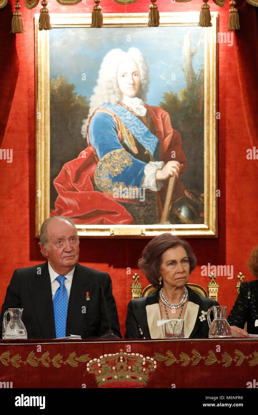 Re Juan Carlos e Sofia durante la cerimonia accademica con il che la Royal Academy di storia rende omaggio a Don Juan Carlos in occasione del suo ottantesimo anniversario, che si è svolta il 5 gennaio il lunedì 05 marzo 2018. Credito: Gtres Información más Comuniación on line, S.L./Alamy Live News Foto Stock Re Juan Carlos e Sofia durante la cerimonia accademica con il che la Royal Academy di storia rende omaggio a Don Juan Carlos in occasione del suo ottantesimo anniversario, che si è svolta il 5 gennaio il lunedì 05 marzo 2018. Credito: Gtres Información más Comuniación on line, S.L./Alamy Live News Foto Stock