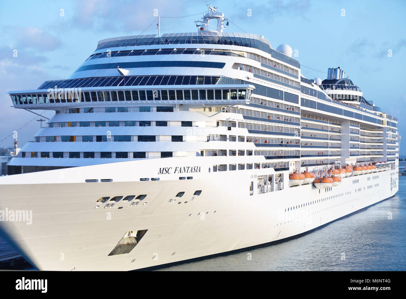 Msc fantasia cruise ship immagini e fotografie stock ad alta risoluzione -  Alamy