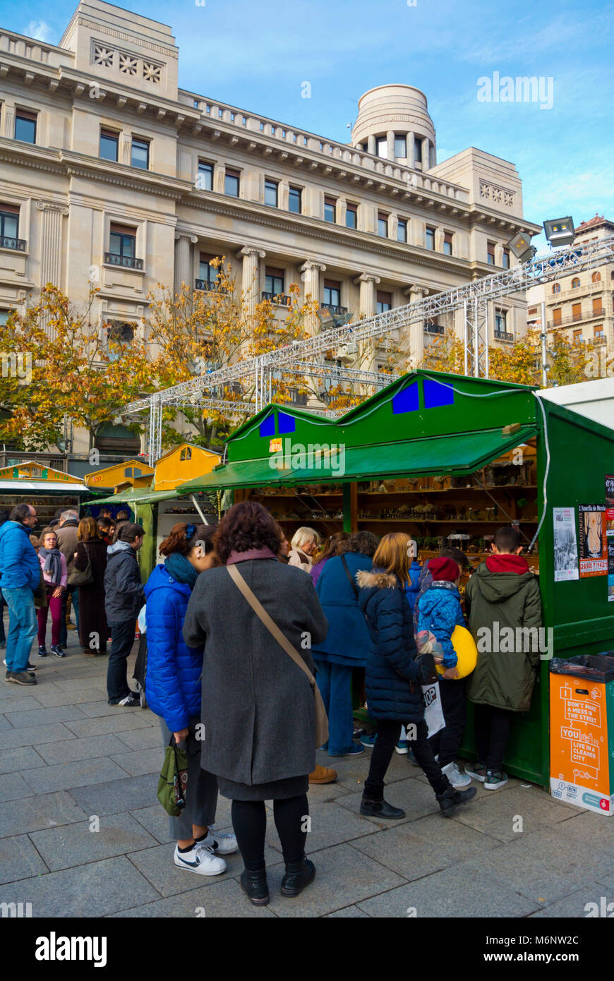 Fira de Santa Llucia, mercato di Natale, Placa de la Seu, Barri Gotic, Barcellona, in Catalogna, Spagna Foto Stock