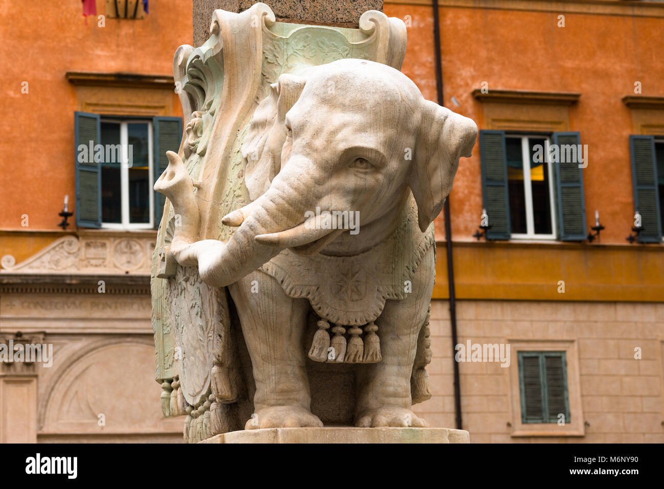 Elefante e obelisco è una scultura ideato da un artista italiano Gian Lorenzo Bernini in Piazza della Minerva in Roma, lazio, Italy. Foto Stock