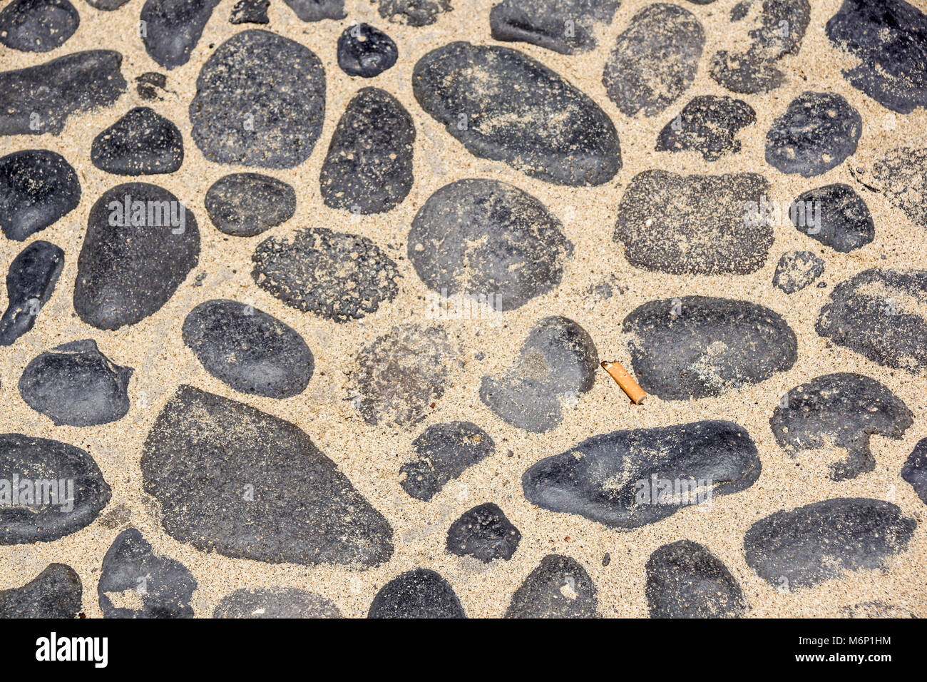 Il modello astratto di parete costruita con ciottoli e sabbia Foto Stock