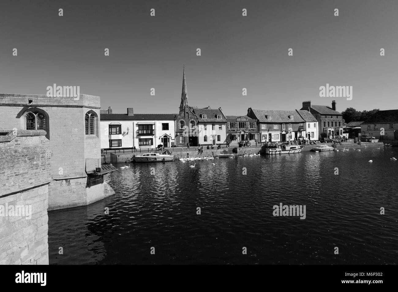 Barche sul Fiume Great Ouse, St Ives town, Cambridgeshire, England, Regno Unito Foto Stock
