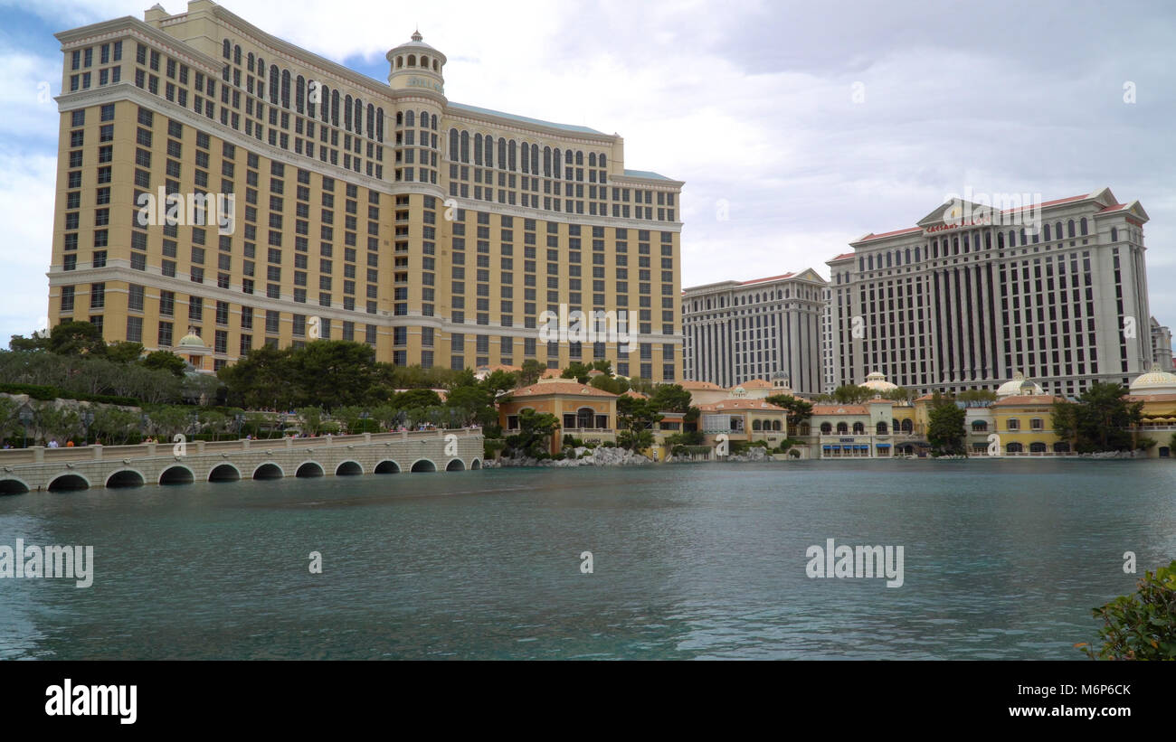 Las Vegas, Nevada - Circa 2017: Bellagio hotel casino giorno foto esterno. Famose fontane di fronte all edificio su las vegas boulevard strip Foto Stock