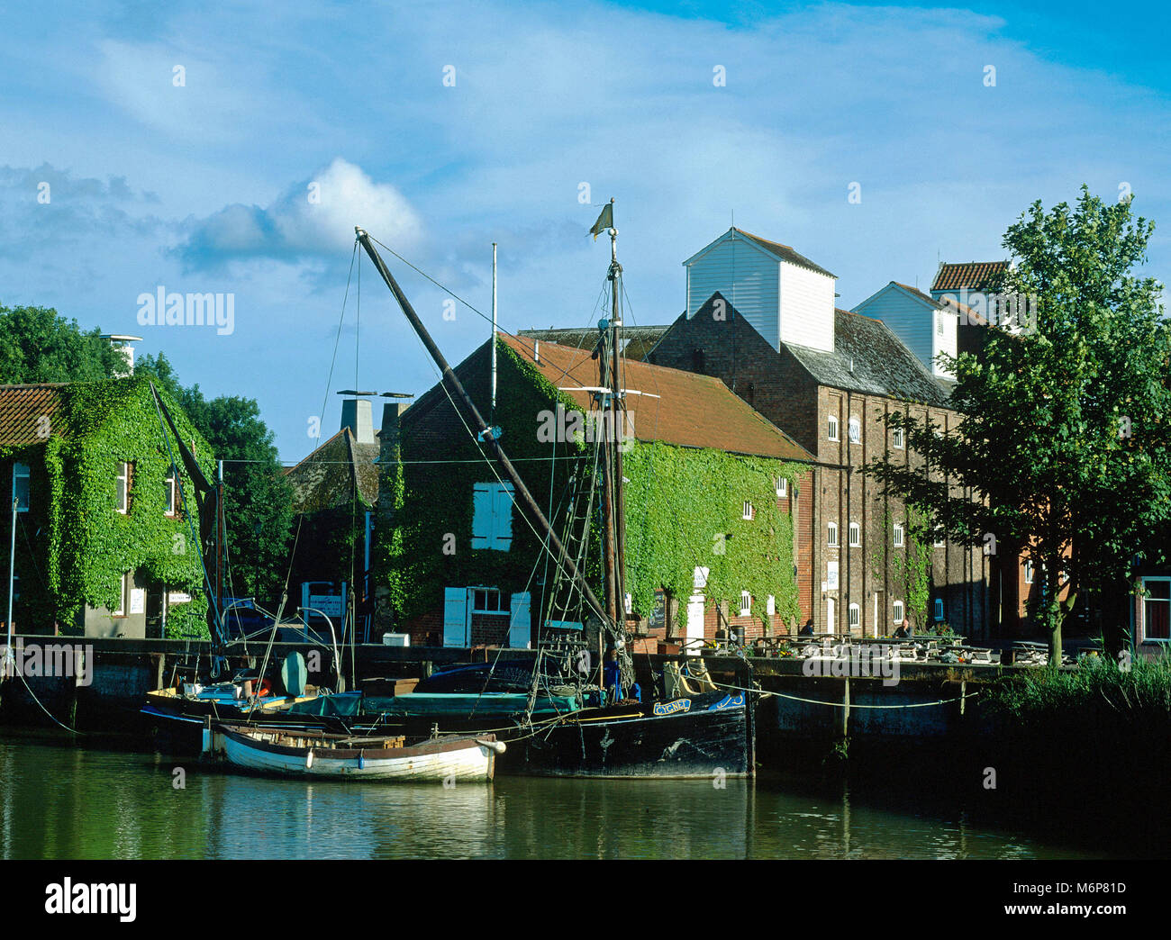 Snape Maltings, costruita nel XIX secolo per il malto d'orzo per la birra ma famosi fin dagli anni sessanta come la principale sede dell'annuale Aldeburgh Festival di musica, Foto Stock