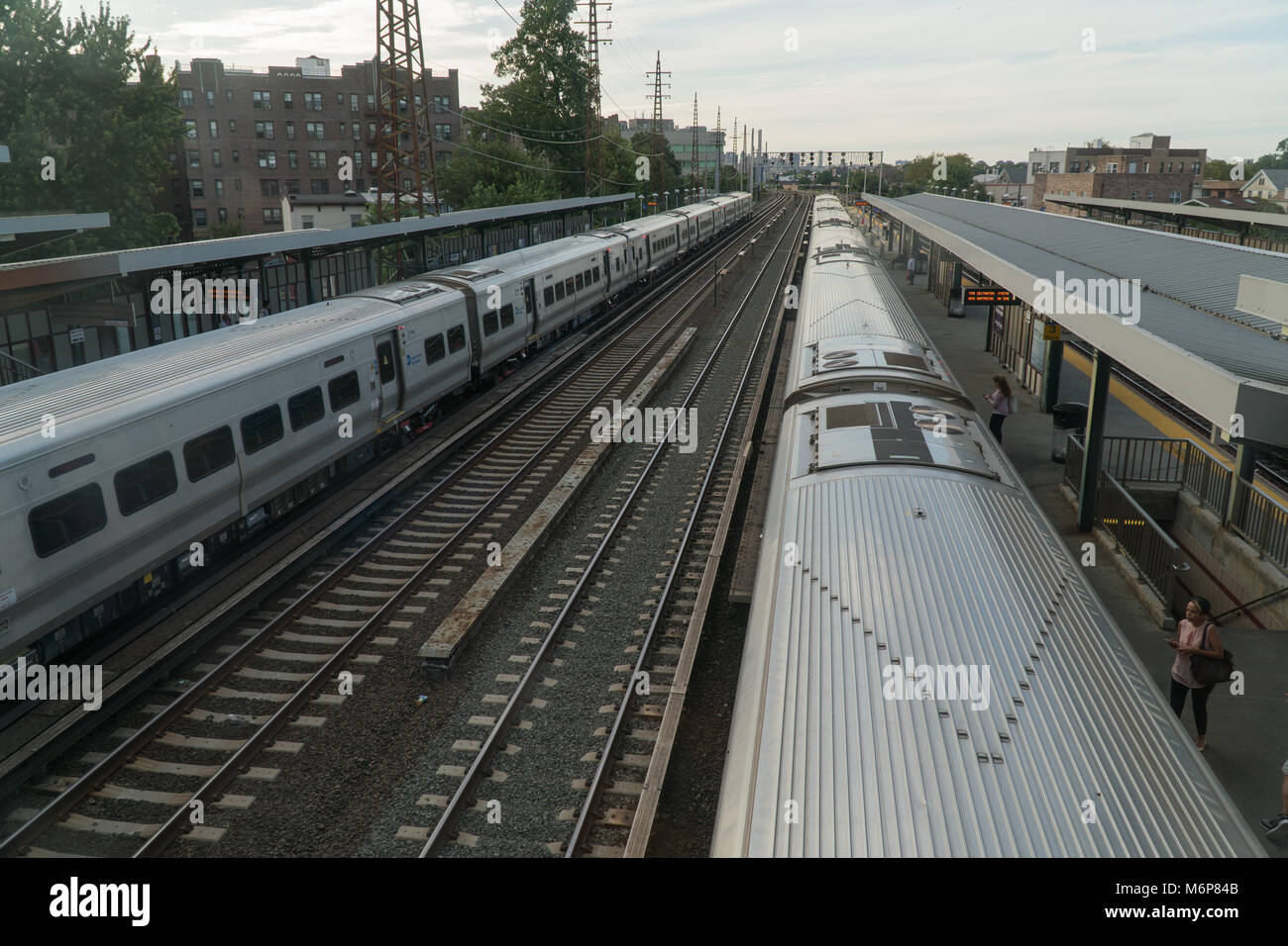 La città di New York, circa 2017: Ampia esterno della ferrovia di Long Island stazione ferroviaria durante il giorno i pendolari. Foto Stock
