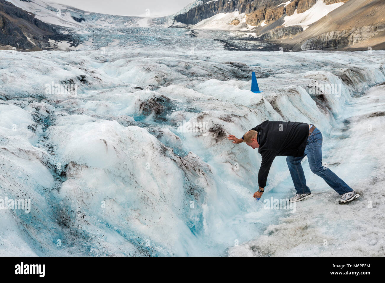 Visitatori al Ghiacciaio Athabasca, Jasper National Park, Alberta, Canada Foto Stock