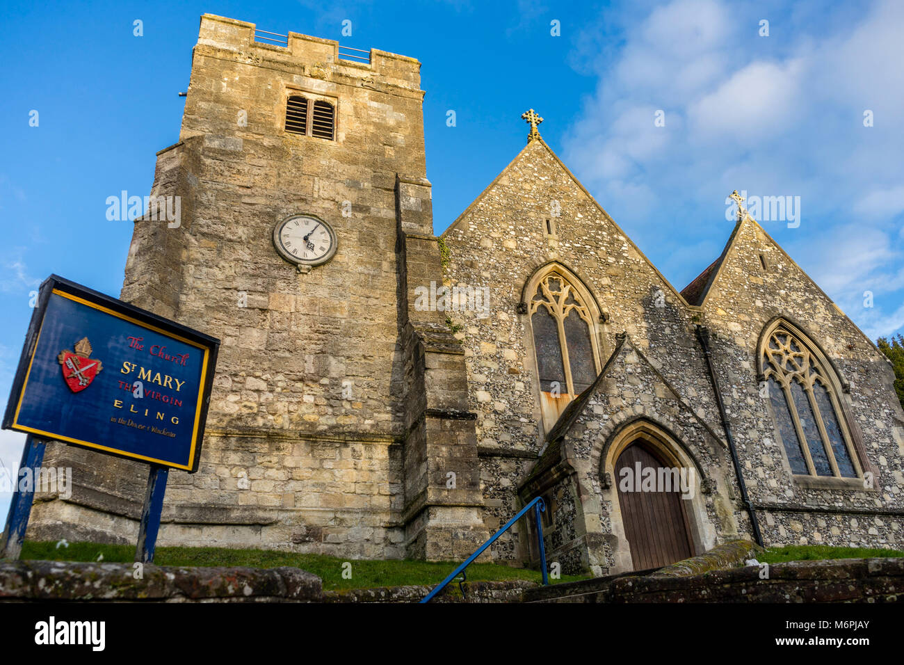 La Chiesa di Santa Maria Vergine in Eling, Hampshire, Inghilterra, Regno Unito Foto Stock