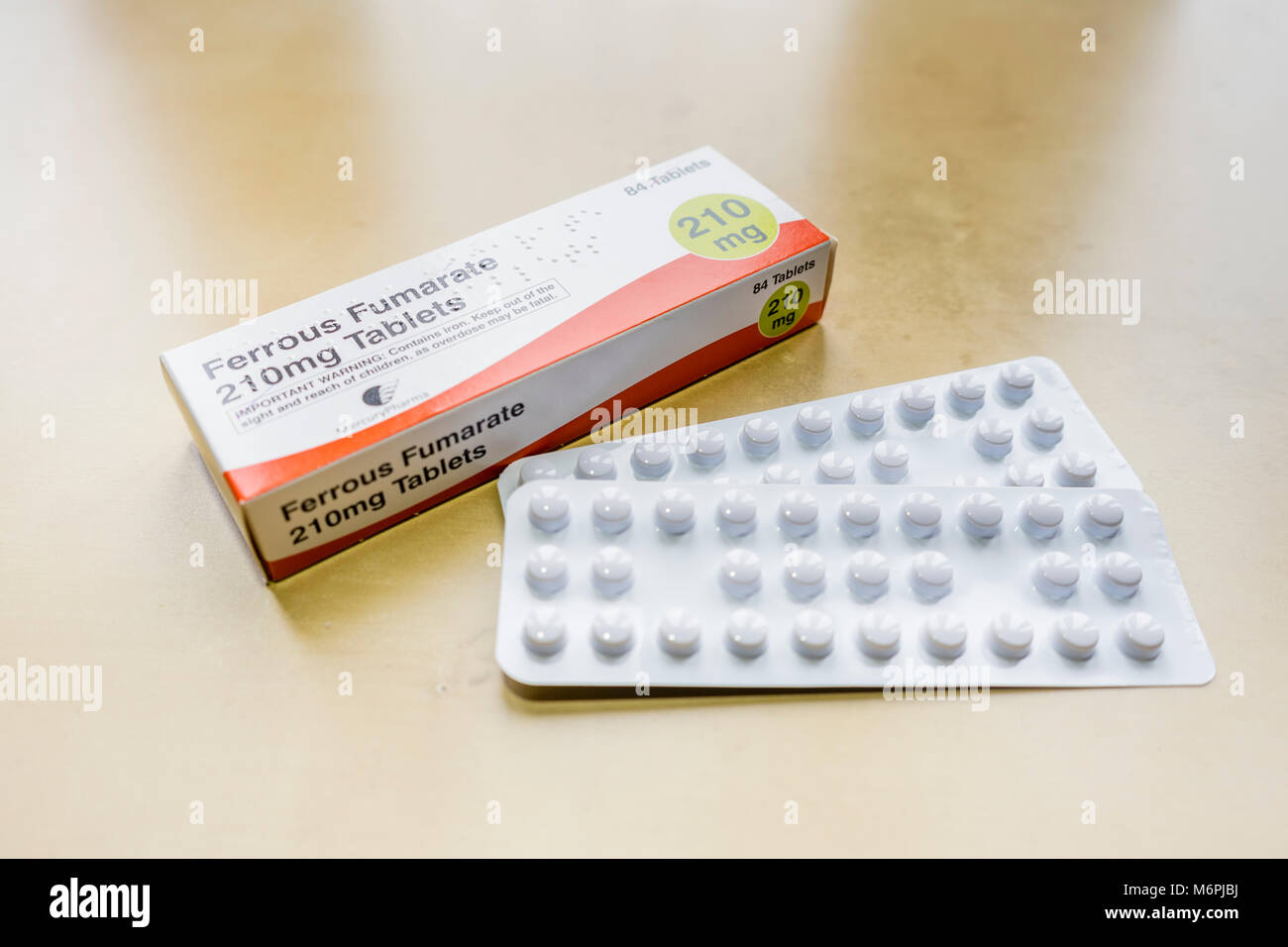 Una scatola di materiali ferrosi fumerato 210mg compresse, REGNO UNITO Foto Stock