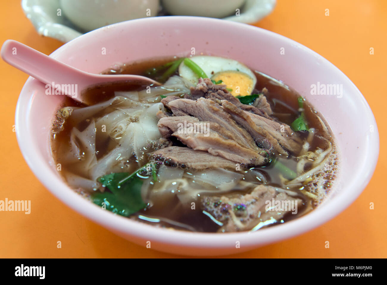 Stile Tailandese di carne di anatra zuppa di noodle al Foto Stock