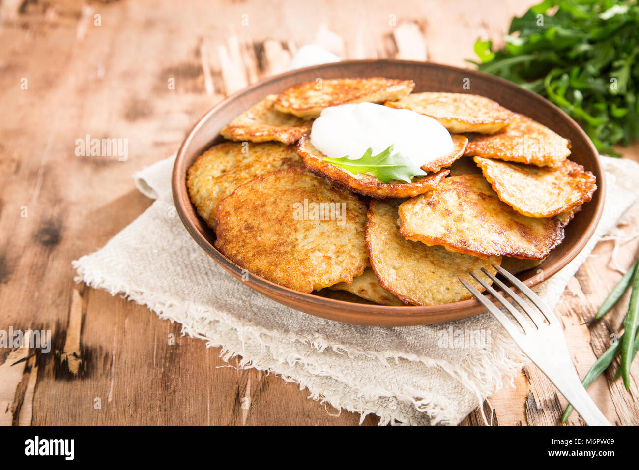 Draniki - frittelle di patate. frittelle di patate. Il naitonal piatto di Bielorussia, Ucraina e Russia Foto Stock