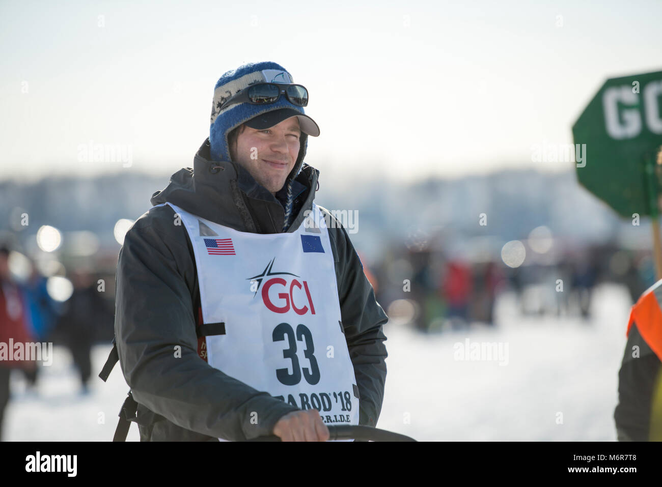 Willow, Alaska, Stati Uniti d'America. Mar 4, 2018. Joar Leifseth Ulsom della Norvegia come egli si avvicina alla linea di partenza della Iditarod Sled Dog Race. Credito: Kristen Bentz/Alamy Live News Foto Stock