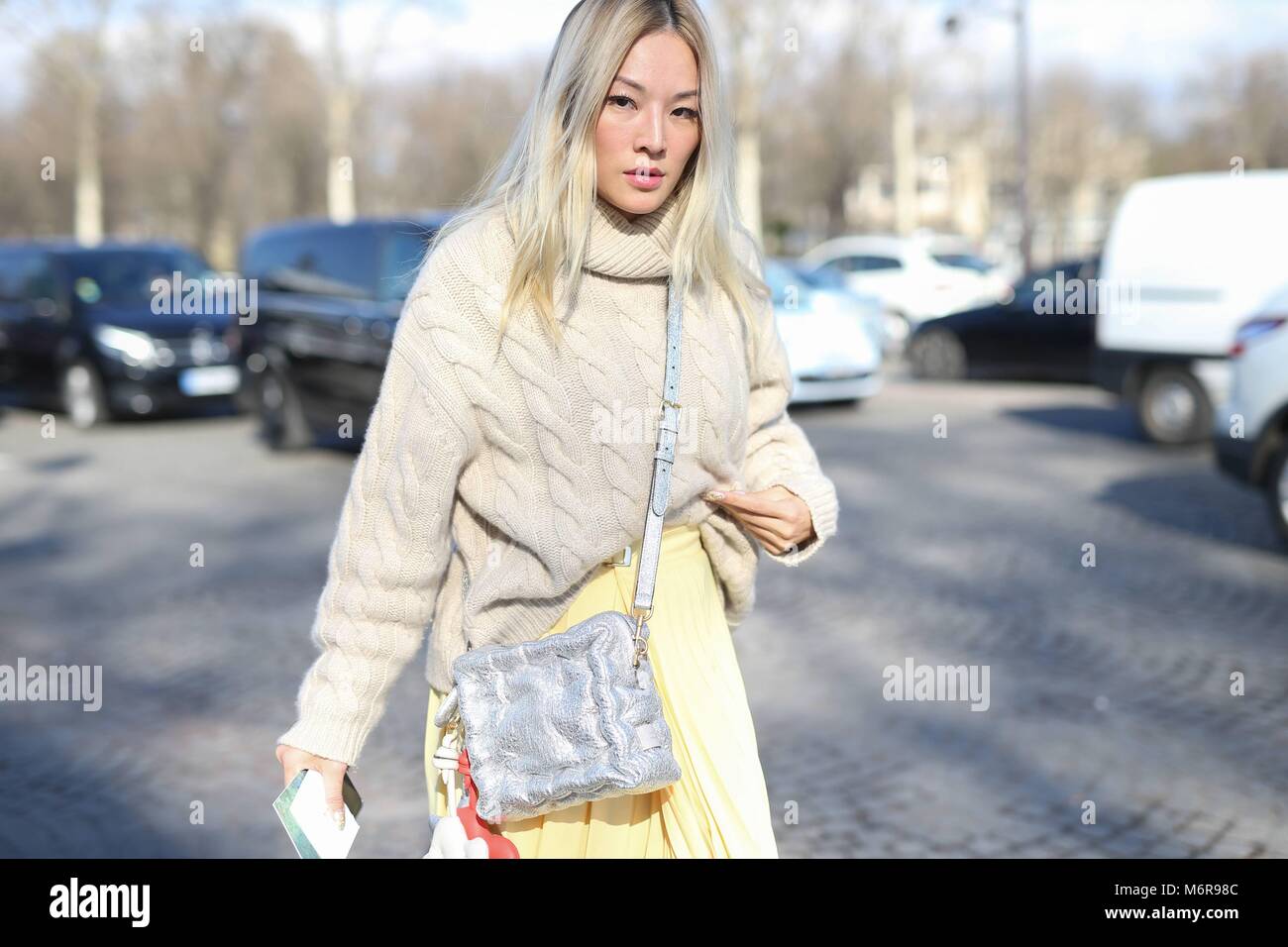 Parigi, Frankreich. 03 Mar, 2018. Blogger e stilista Tina Leung frequentando il Elie Saab mostra durante la settimana della moda di Parigi - Marzo 3, 2018 - Credit: Pista Manhattan/Michael Ip ***per solo uso editoriale*** | Verwendung weltweit/dpa/Alamy Live News Foto Stock