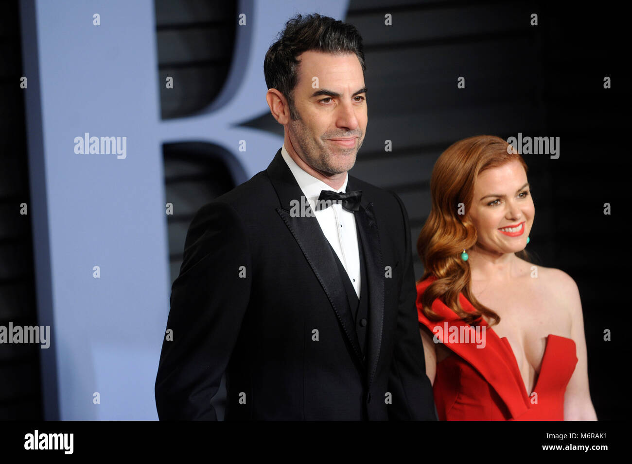 Sacha Baron Cohen e Isla Fisher frequentando il 2018 Vanity Fair Oscar Party hosted by Radhika Jones a Wallis Annenberg Center for the Performing Arts il 4 marzo 2018 a Beverly Hills, la California. Foto Stock