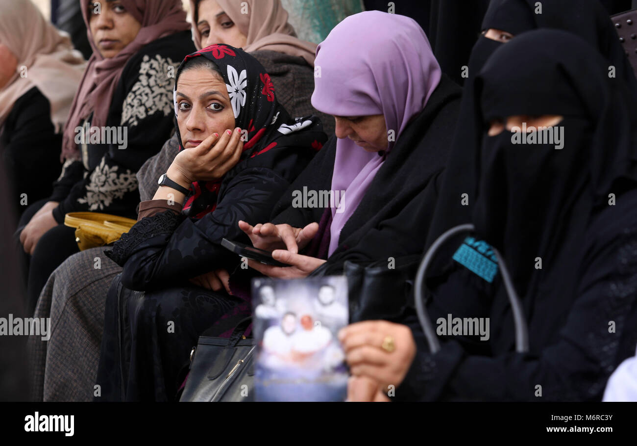 La città di Gaza, Striscia di Gaza, Territori palestinesi. 6 Mar, 2018. Sostenitori palestinesi La città di Gaza, Striscia di Gaza, Territori palestinesi. 6 Mar, 2018. Sostenitori palestinesi
