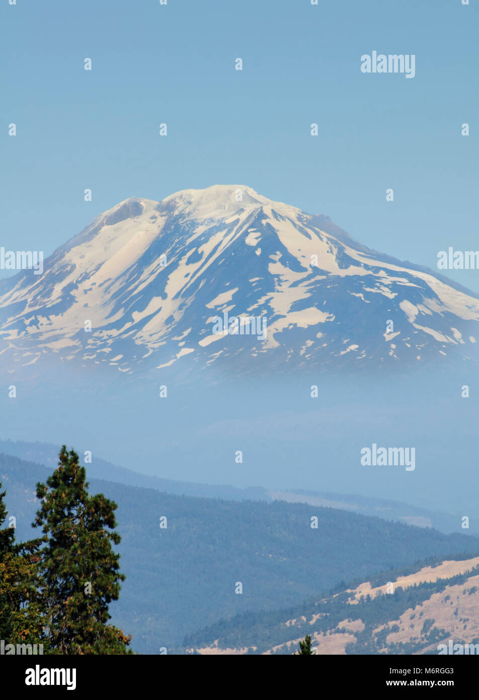 Washington. Il Monte Adams in cascata gamma è la seconda montagna più alta nello stato di Washington. Si tratta di una situazione potenzialmente attivi Stratovulcano in t Foto Stock