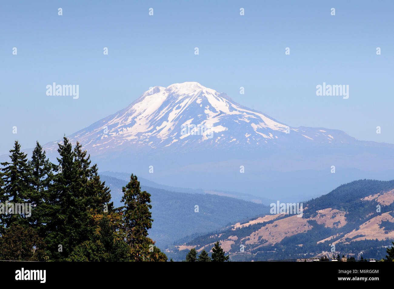 Washington. Il Monte Adams in cascata gamma è la seconda montagna più alta nello stato di Washington. Si tratta di una situazione potenzialmente attivi Stratovulcano in t Foto Stock