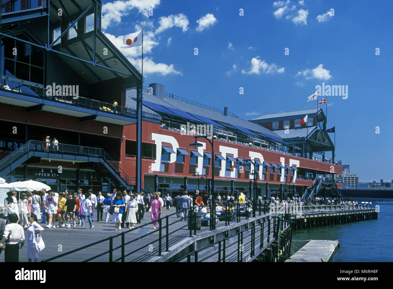 1987 molo storico diciassette BOARDWALK South Street Seaport downtown Manhattan NEW YORK CITY USA Foto Stock
