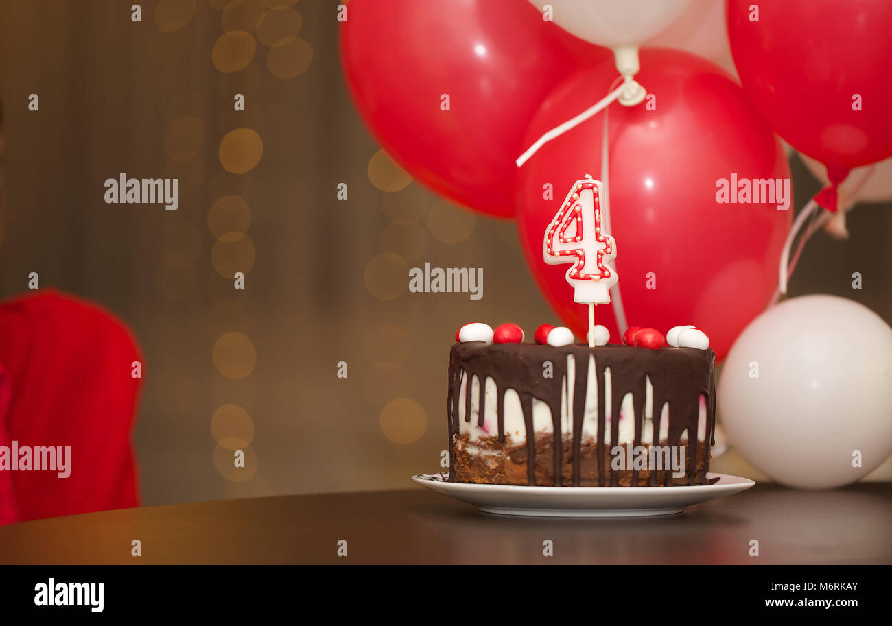 4 torta di compleanno.Closeup Foto Stock
