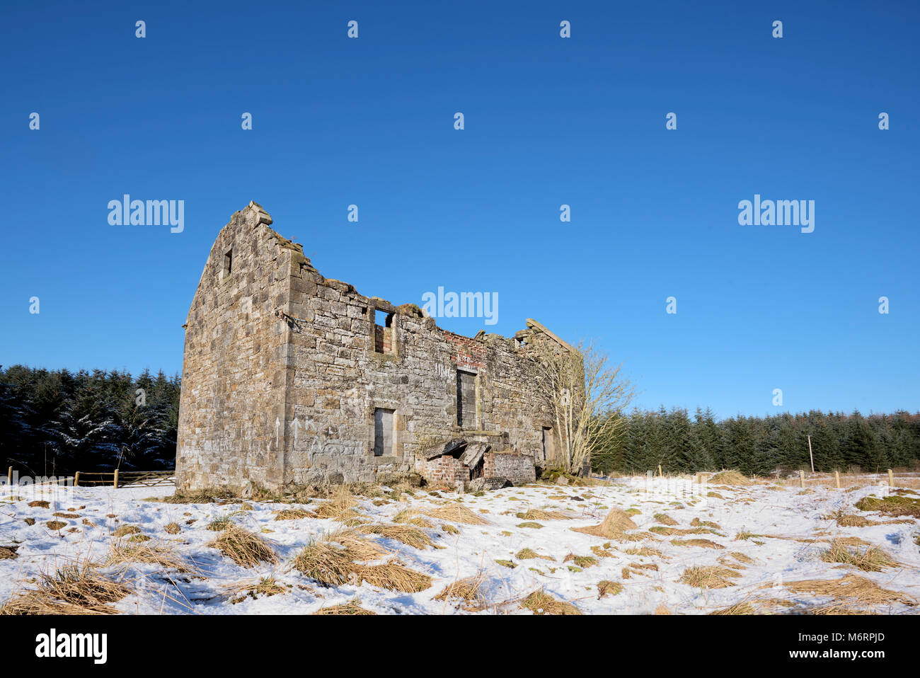Casa abbandonati nei pressi del villaggio di via, Lanarkshire, Scozia Foto Stock