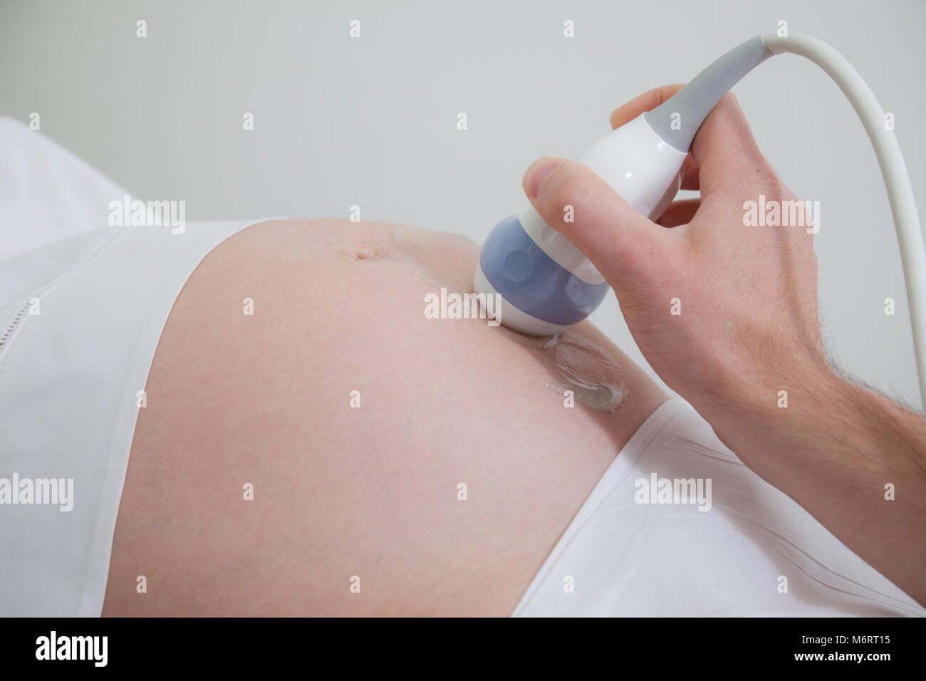 Scanner ad ultrasuoni addome Gravidanza Foto Stock