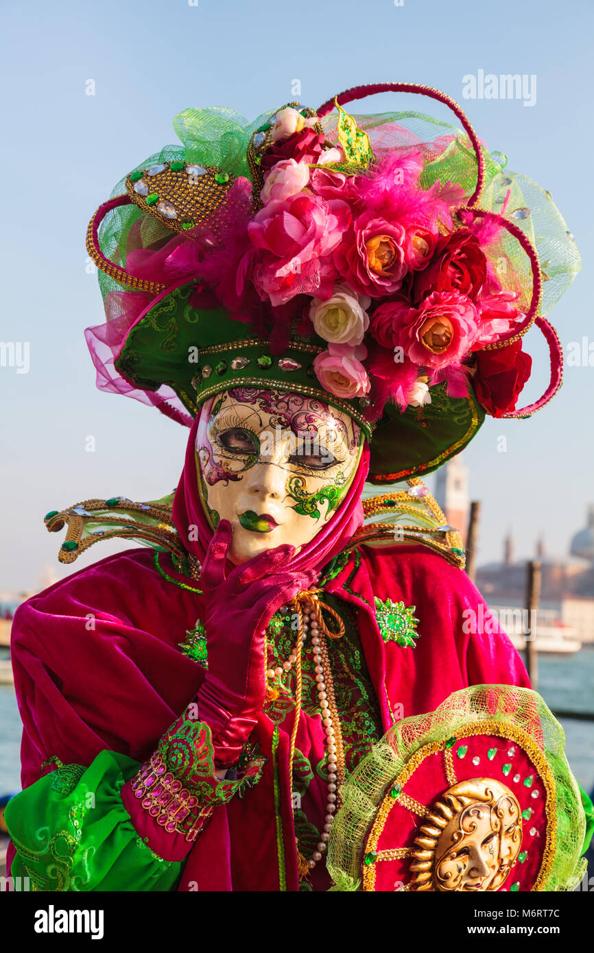 La donna nel bellissimo fancy dress costume e una maschera per il Carnevale  di Venezia, Carnivale di Venezia, Veneto, Italia Foto stock - Alamy