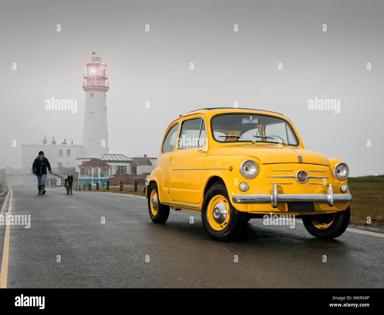 Flamborough Head Lighthouse. Fiat 600 Foto Stock