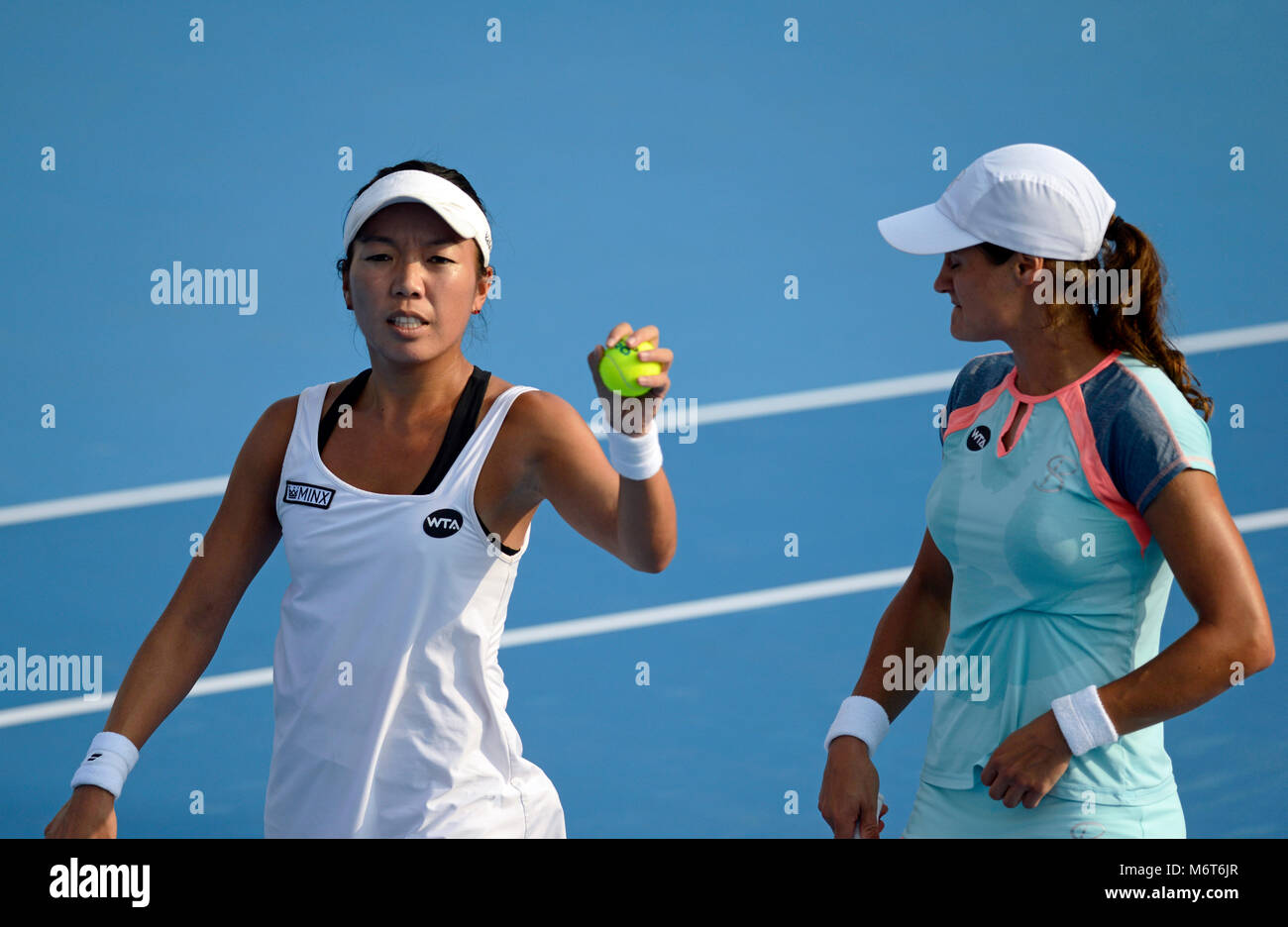 Vania KING di USA e Monica Niculescu della Romania partner nel doppio femminile al China Open Tennis Tournament a Pechino, Ottobre 2016 Foto Stock