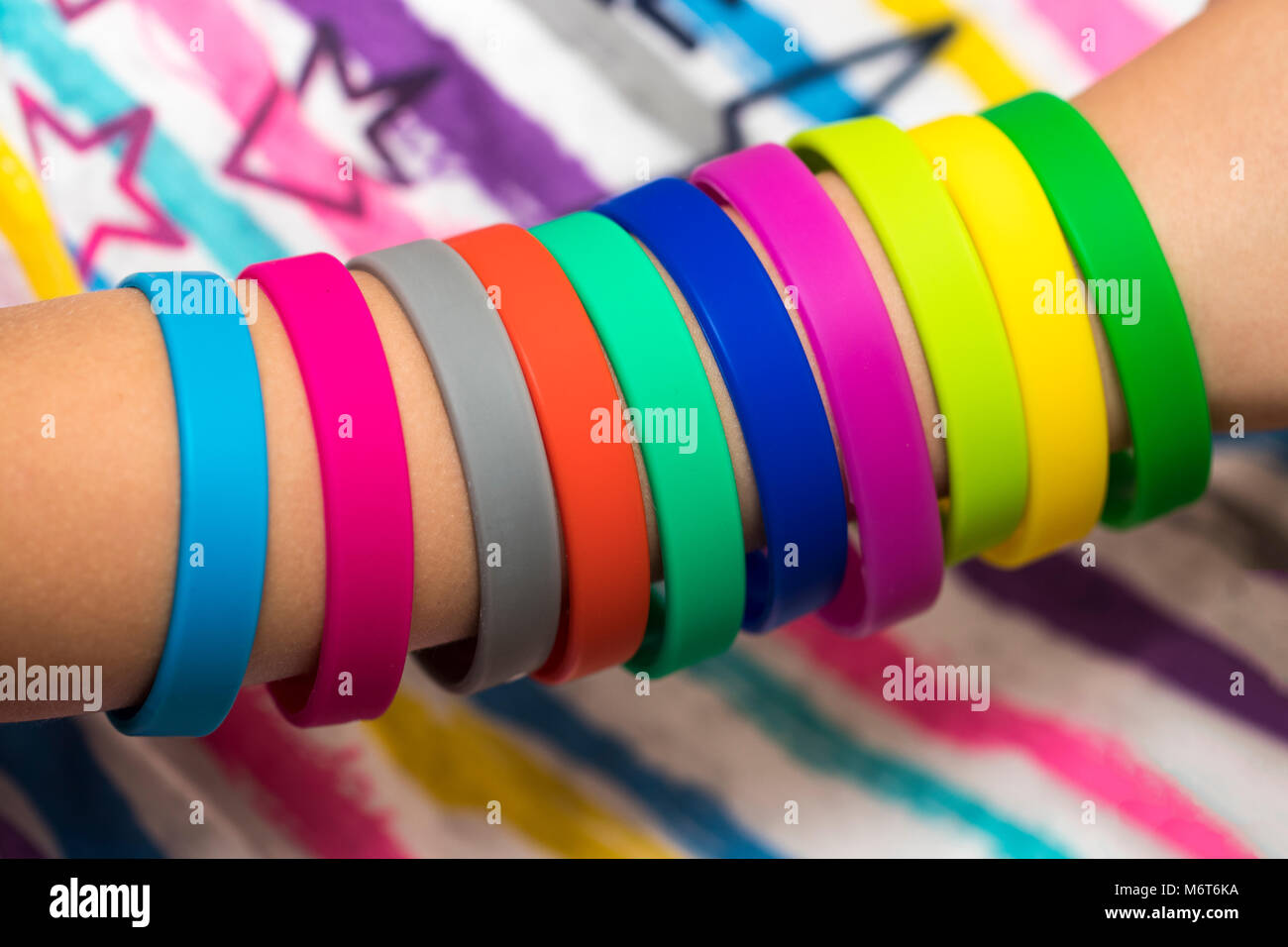 Elastici colorati a telaio arcobaleno immagini e fotografie stock ad alta  risoluzione - Alamy