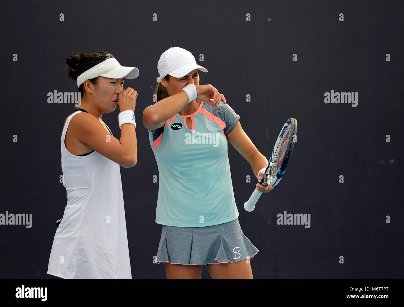 Vania KING di USA e Monica Niculescu della Romania partner nel doppio femminile al China Open Tennis Tournament a Pechino, Ottobre 2016 Foto Stock